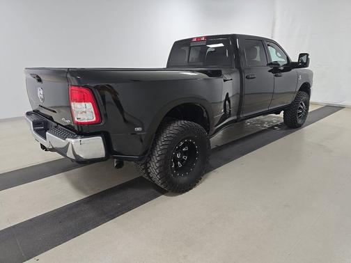 Diamond Black Crystal Pearlcoat 2024 RAM 3500 Tradesman 4x4 Crew Cab 8' Box