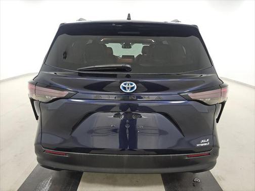 2024 Toyota Sienna XLE 8 Passenger