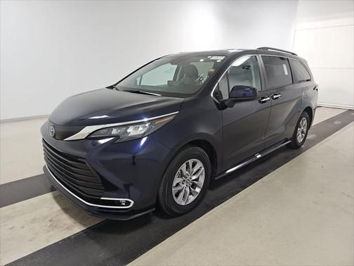 2024 Toyota Sienna XLE 8 Passenger
