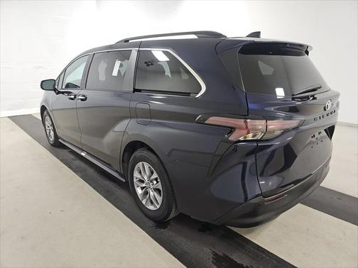 2024 Toyota Sienna XLE 8 Passenger