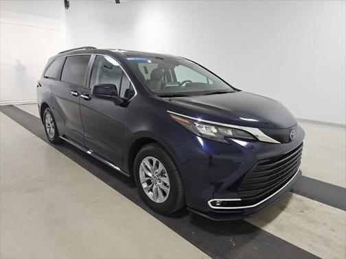 2024 Toyota Sienna XLE 8 Passenger