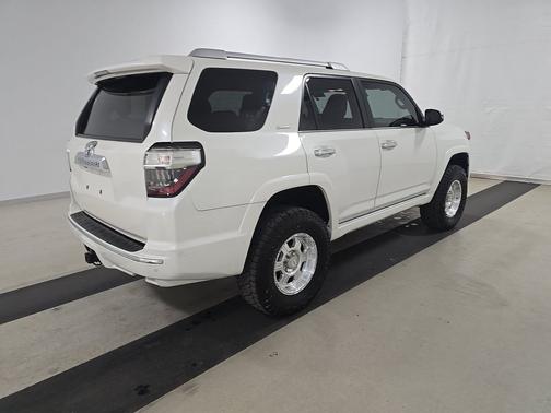 Blizzard Pearl 2020 Toyota 4Runner SR5