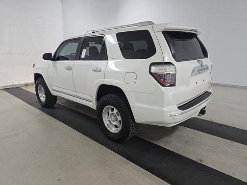 Blizzard Pearl 2020 Toyota 4Runner SR5