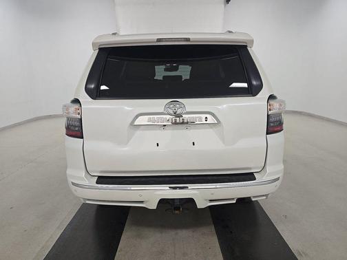 Blizzard Pearl 2020 Toyota 4Runner SR5