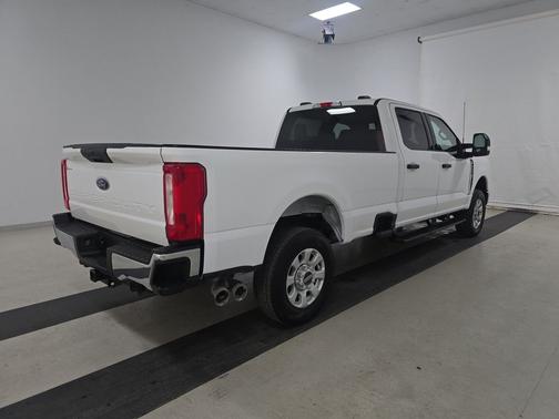 OXFORD WHITE 2024 Ford F-250 XLT