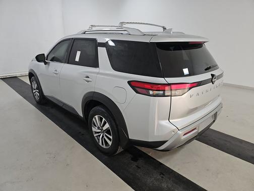 2022 Nissan Pathfinder SL 2WD