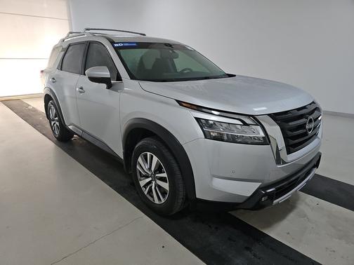 2022 Nissan Pathfinder SL 2WD