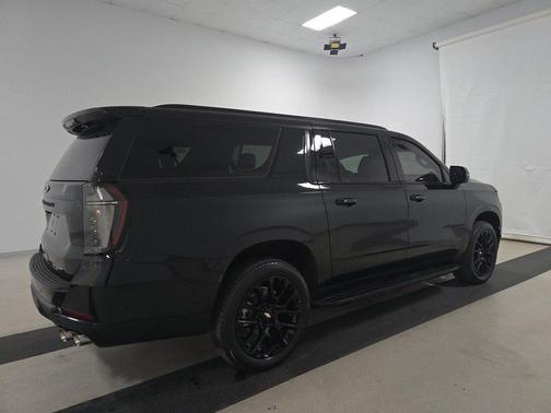 2025 Chevrolet Suburban RST