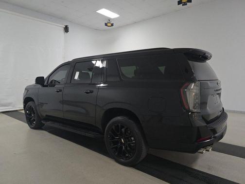 2025 Chevrolet Suburban RST