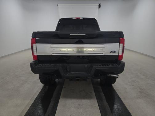 2017 Ford F-250 Platinum 4WD Crew Cab 6.75' Box