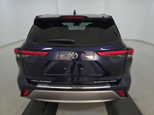 2022 Toyota Highlander Platinum