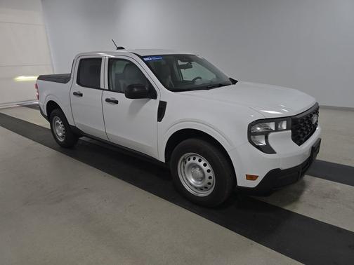 Oxford White 2025 Ford Maverick XL AWD SuperCrew