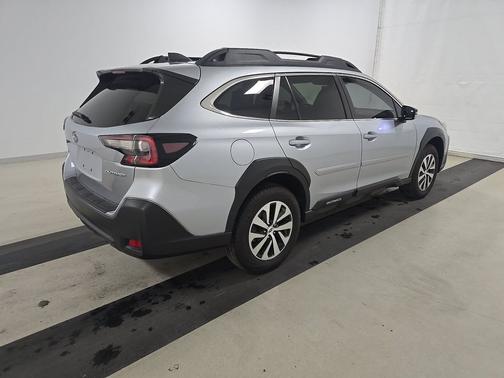 Ice Silver Metallic 2023 Subaru Outback Premium CVT