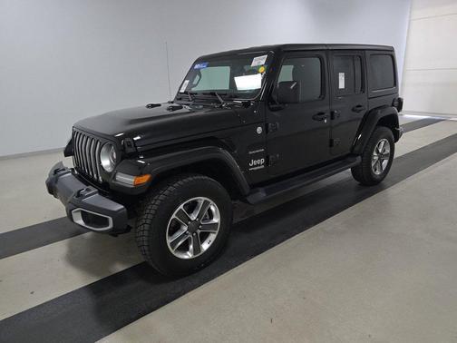 Black Clearcoat 2022 Jeep Wrangler Unlimited Sahara 4x4