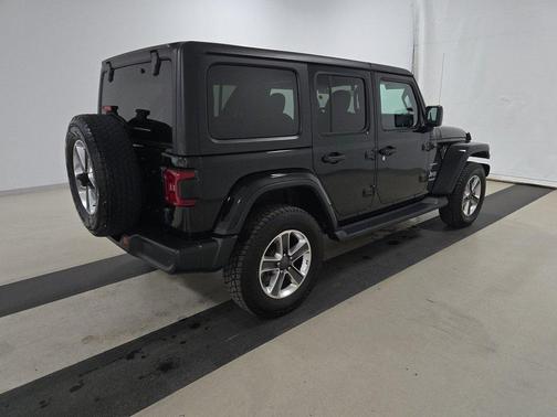 Black Clearcoat 2022 Jeep Wrangler Unlimited Sahara 4x4