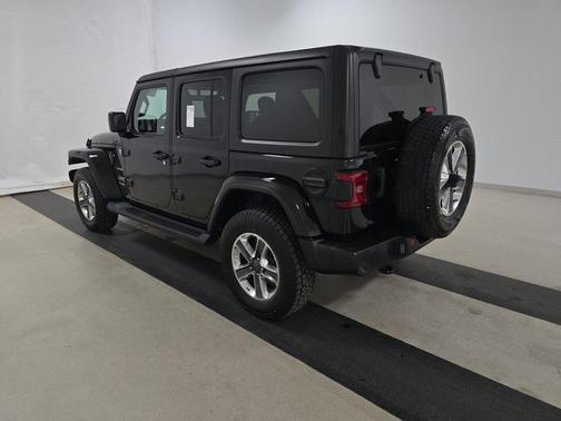 Black Clearcoat 2022 Jeep Wrangler Unlimited Sahara 4x4