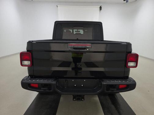 Black Clearcoat 2021 Jeep Gladiator Sport S 4x4