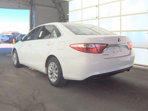 2017 Toyota Camry Hybrid LE