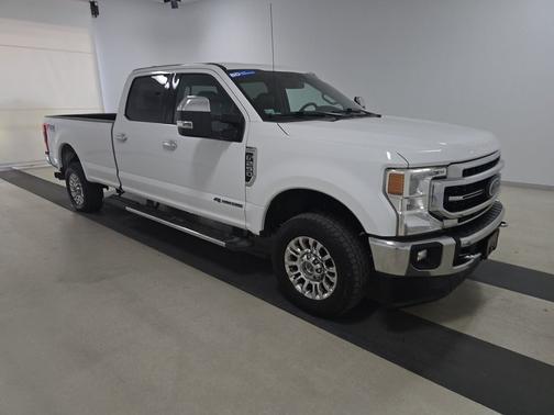 Oxford White 2020 Ford F-250 LARIAT 4WD Crew Cab 8' Box