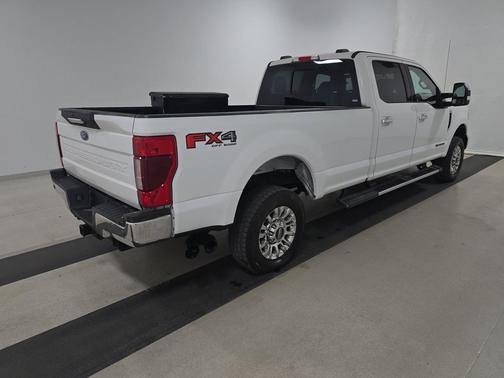 Oxford White 2020 Ford F-250 LARIAT 4WD Crew Cab 8' Box