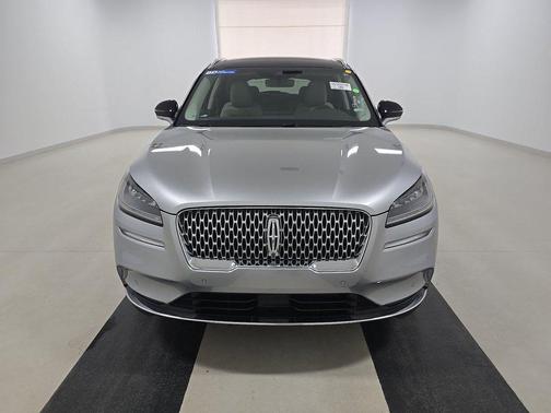 Silver Radiance Metallic Clearcoat 2022 Lincoln Corsair Reserve FWD