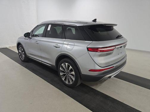 Silver Radiance Metallic Clearcoat 2022 Lincoln Corsair Reserve FWD