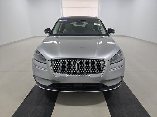 Silver Radiance Metallic Clearcoat 2022 Lincoln Corsair Reserve FWD
