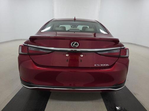 2025 Lexus ES 300h Base