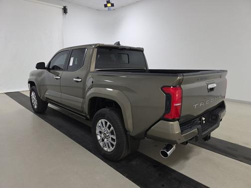 Bronze Oxide 2026 Toyota Tacoma Limited Double Cab 5' Bed AT (Natl)