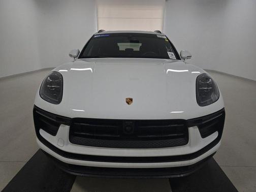 2024 Porsche Macan Turbo