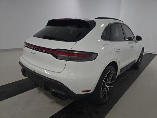 2024 Porsche Macan Turbo