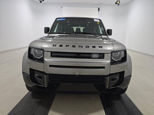 Hakuba Silver Metallic 2024 Land Rover Defender 130 P400 X-Dynamic SE