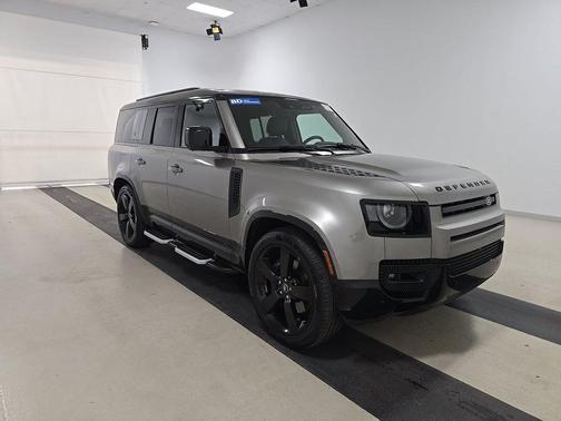 Hakuba Silver Metallic 2024 Land Rover Defender 130 P400 X-Dynamic SE