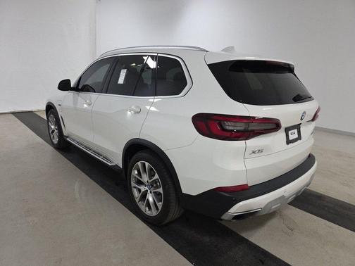 Alpine White 2022 BMW X5 xDrive45e Plug-In Hybrid