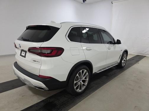 Alpine White 2022 BMW X5 xDrive45e Plug-In Hybrid