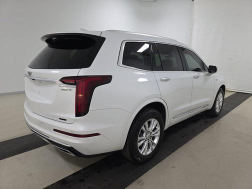 2023 Cadillac XT6 Luxury FWD