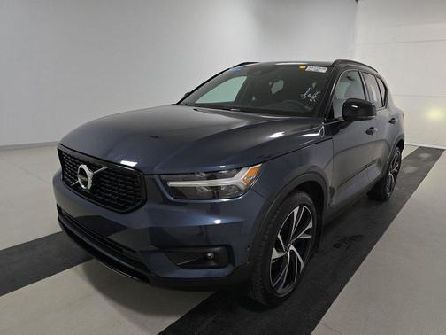 2022 Volvo XC40 T5 R-Design