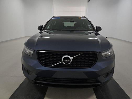 2022 Volvo XC40 T5 R-Design