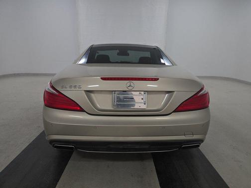 Pearl Beige Metallic 2013 Mercedes-Benz SL-Class 2dr Roadster SL 550