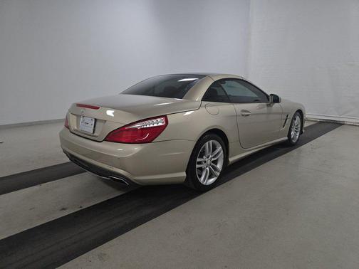 Pearl Beige Metallic 2013 Mercedes-Benz SL-Class 2dr Roadster SL 550