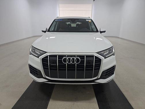 Carrara White 2023 Audi Q7 45 Premium