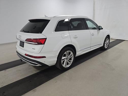 Carrara White 2023 Audi Q7 45 Premium