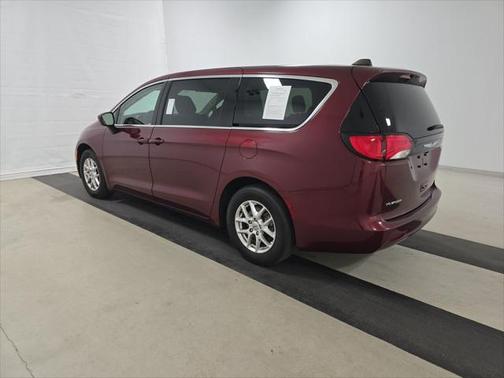 2022 Chrysler Voyager LX