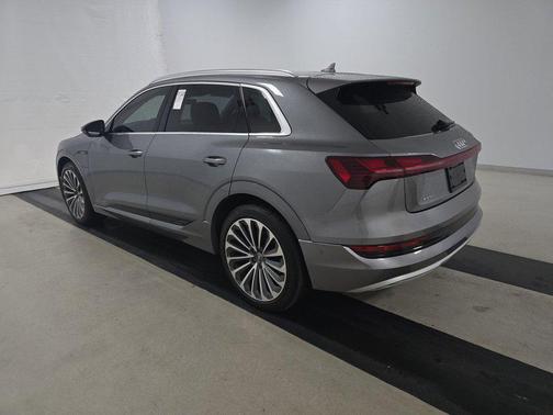 2019 Audi e-tron Premium Plus