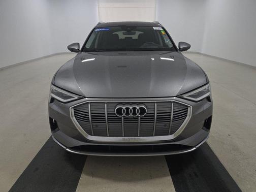 2019 Audi e-tron Premium Plus