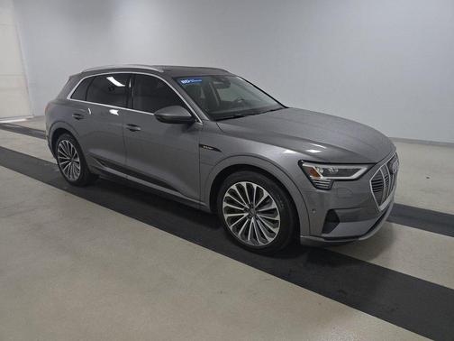 2019 Audi e-tron Premium Plus