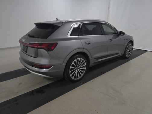 2019 Audi e-tron Premium Plus