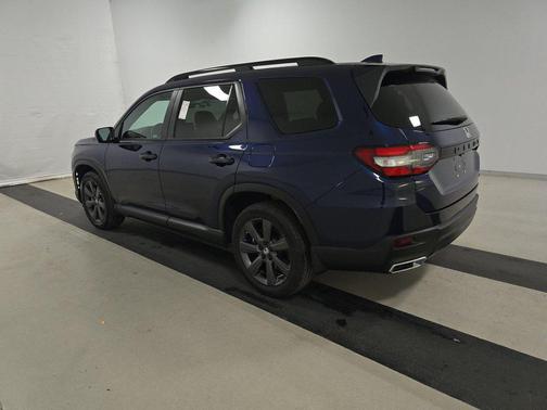2023 Honda Pilot 2WD Sport