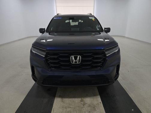 2023 Honda Pilot 2WD Sport