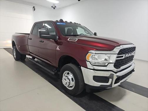 2024 RAM 3500 Tradesman Crew Cab 4x4 8' Box